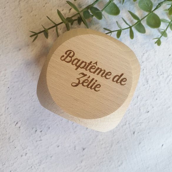 Gros cube / dé Baptême personnalisé en bois