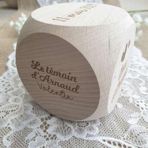 Gros cube / dé de mariage personnalisé en bois