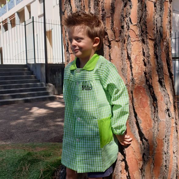 Blouse, tablier écolier personnalisé avec boutons. Couleur vert