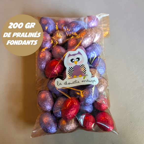 Boîte surprise de conserve de carottes avec chocolats de Pâques