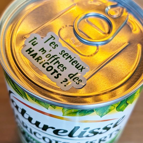 Boîte surprise de conserve de haricots verts avec chocolats de Pâques