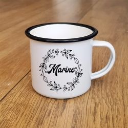 Tasse émaillée modèle Fleurs avec prénom