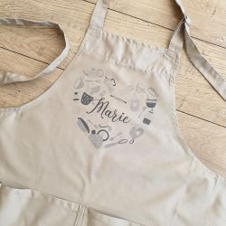 Tablier cuisine personnalisé féminin avec prénom Coeur | Cadeau fête des mères | Cadeau fête des mamies