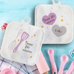 Duo de maniques personnalisées de cuisine | Idée cadeau motif coeur et ustensiles mauves